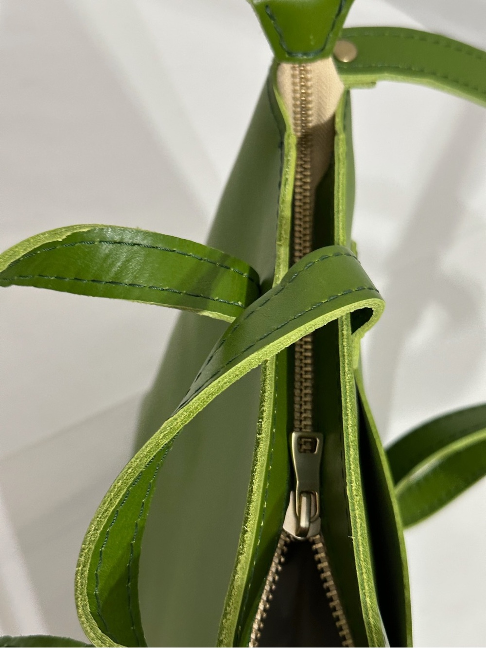 NEW Portland Leather Goods Mini Crossbody Leather Zip Top in Color Green Apple - Picture 6 of 12
